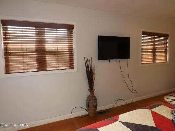 $550,000 | 829 Bristol Road, Harrogate, TN 37752