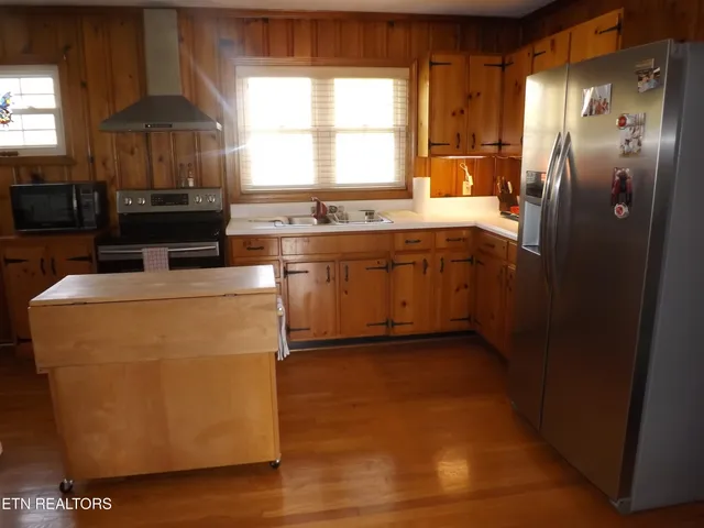 $550,000 | 829 Bristol Road, Harrogate, TN 37752