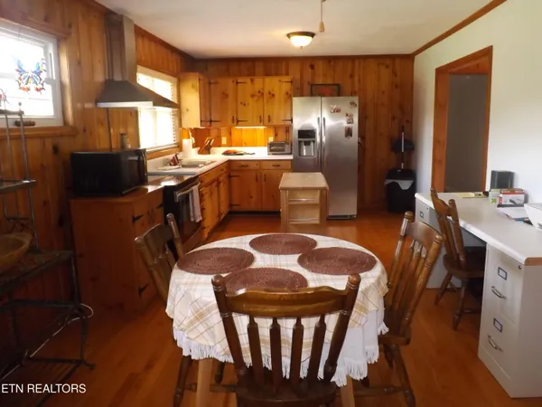 $550,000 | 829 Bristol Road, Harrogate, TN 37752