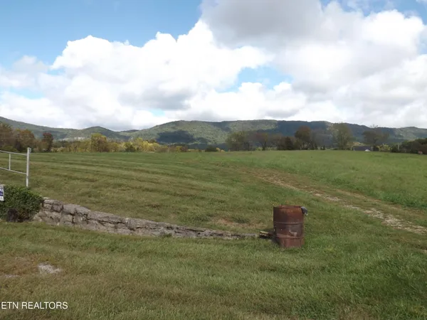 $550,000 | 829 Bristol Road, Harrogate, TN 37752