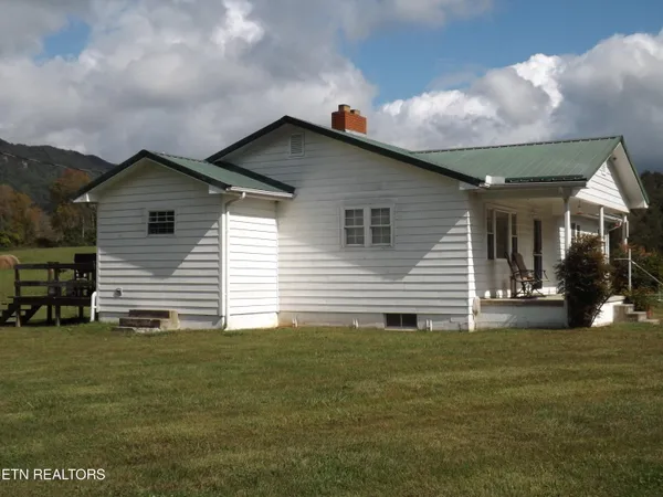 $550,000 | 829 Bristol Road, Harrogate, TN 37752