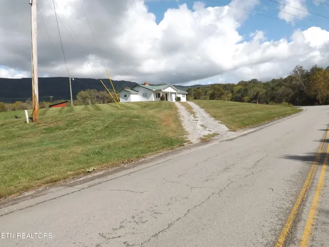 $550,000 | 829 Bristol Road, Harrogate, TN 37752