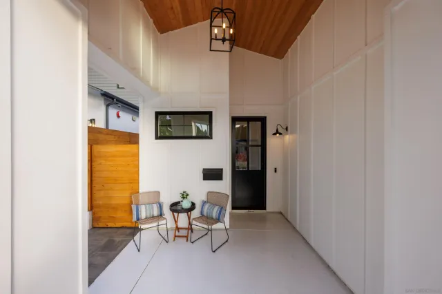 a view of livingroom with furniture