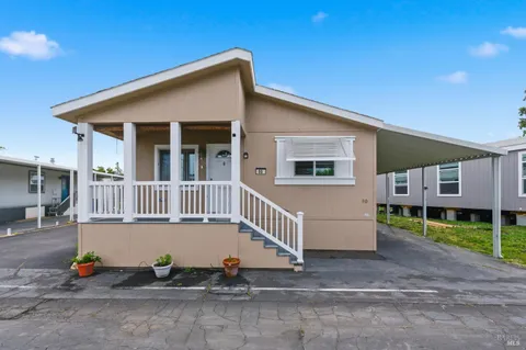 a view of a house with backyard and porch