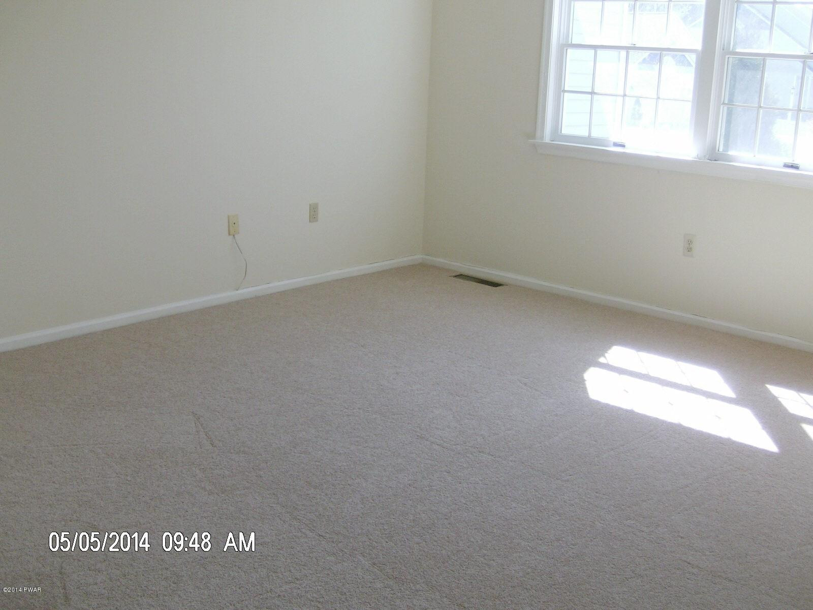 3010 Grey Cliff Way Milford, PA 18337 - Photo 5 of 6