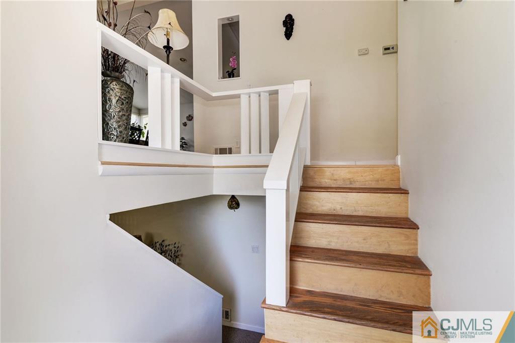 17 Wilk Road Edison, NJ 08837 - Photo 2 of 22