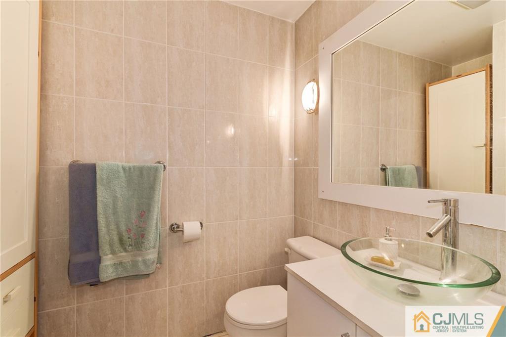 17 Wilk Road Edison, NJ 08837 - Photo 13 of 22 a bathroom with a toilet a sink and mirror
