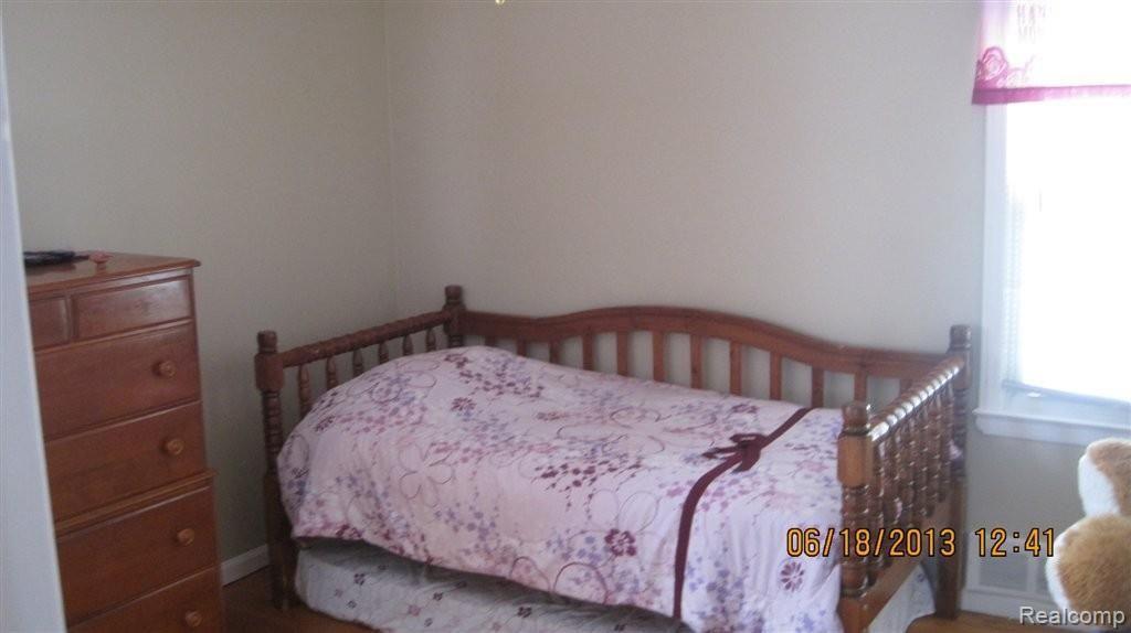 15627 Champaign Road Allen Park, MI 48101 - Photo 12 of 25 007.JPG