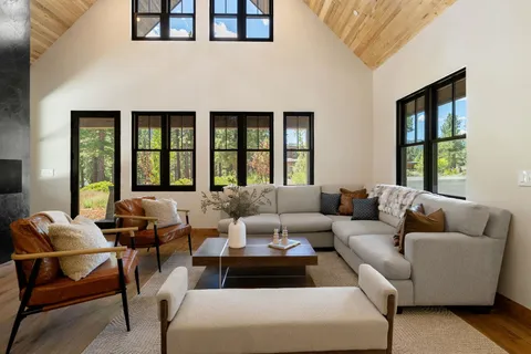 $6,300,000 | 561 Stewart McKay, Truckee, CA 96161