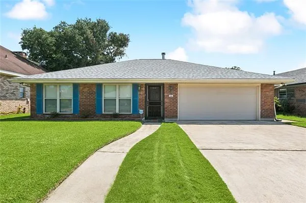 $399,000 | 33 West Imperial Drive, Harahan, LA 70123