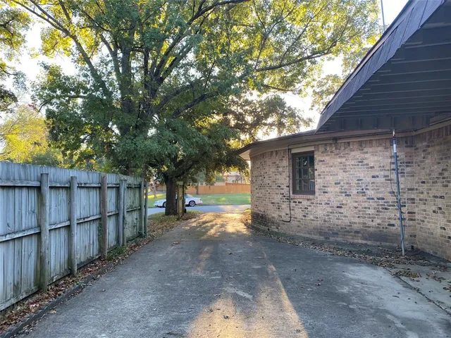 a view of a yard with a tree