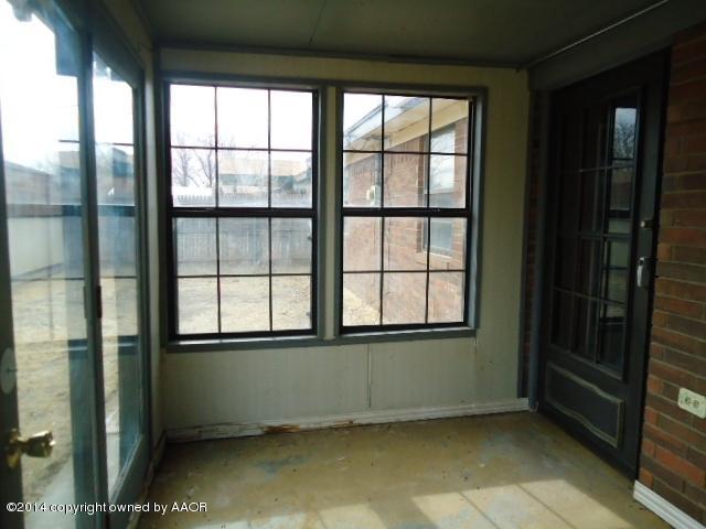 5207 Leigh Avenue Amarillo, TX 79110 - Photo 11 of 13 Sunroom