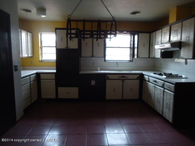 5207 Leigh Avenue Amarillo, TX 79110 - Photo 3 of 13 Kitchen