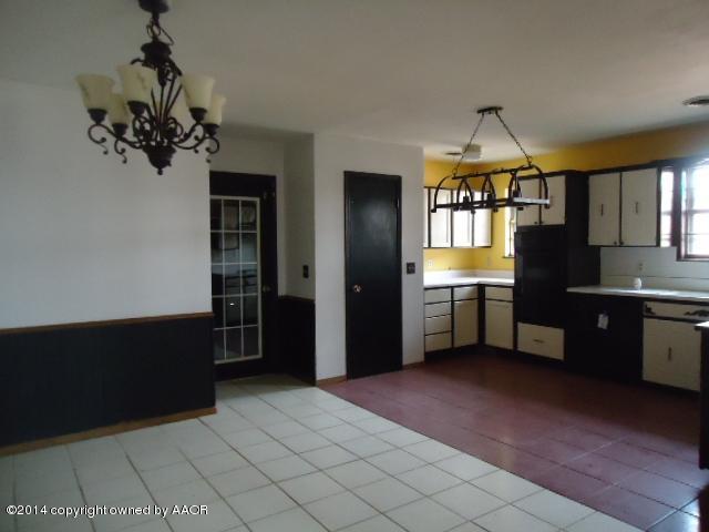 5207 Leigh Avenue Amarillo, TX 79110 - Photo 5 of 13 Kitchen/Dining Combo