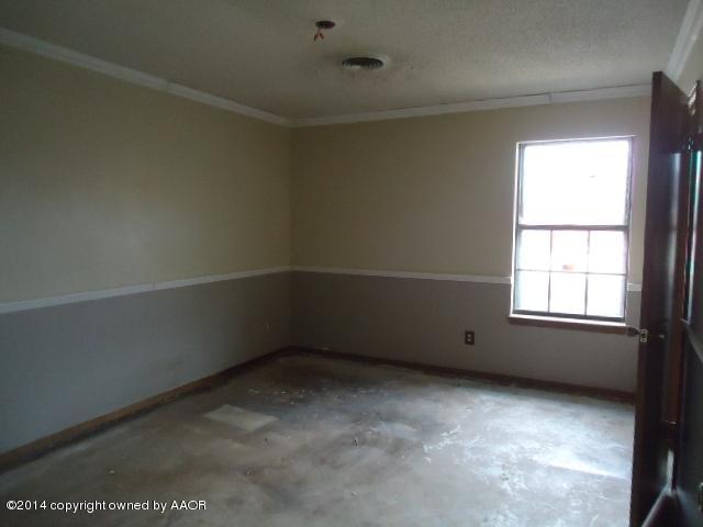 5207 Leigh Avenue Amarillo, TX 79110 - Photo 6 of 13 Master Bedroom
