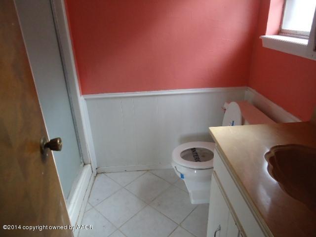 5207 Leigh Avenue Amarillo, TX 79110 - Photo 7 of 13 Master Bathroom