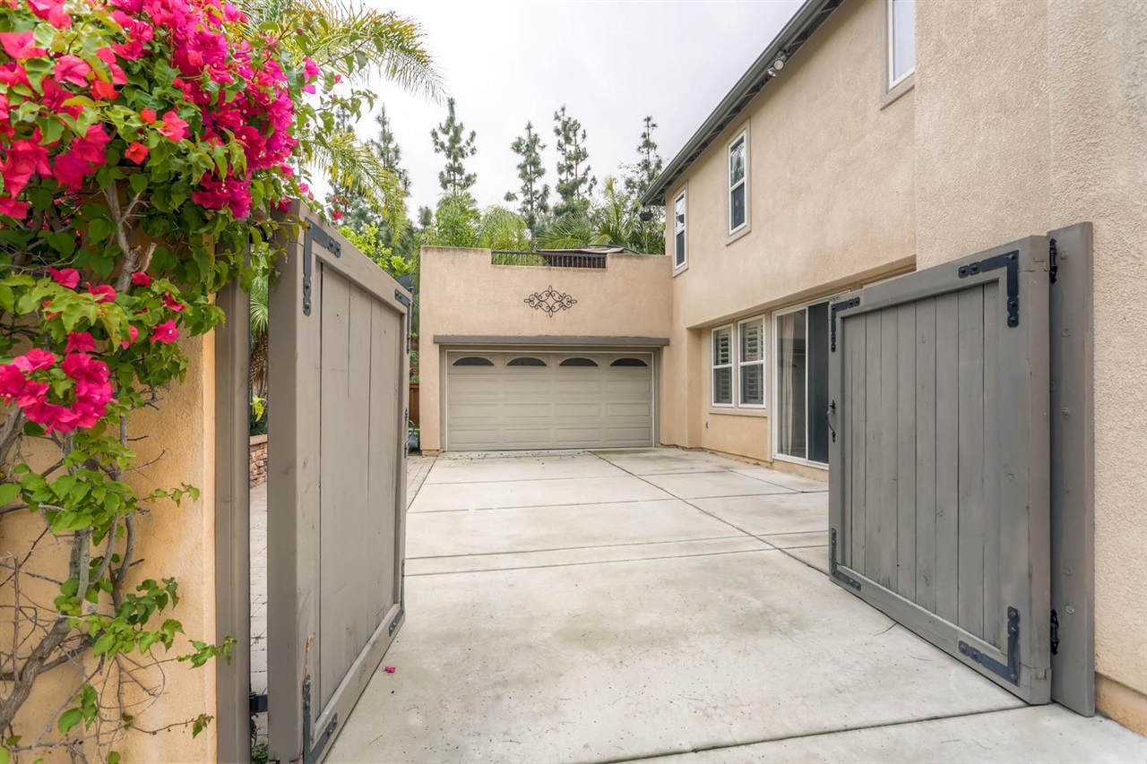 1495 Beechtree Road San Marcos, CA 92078 - Photo 3 of 25
