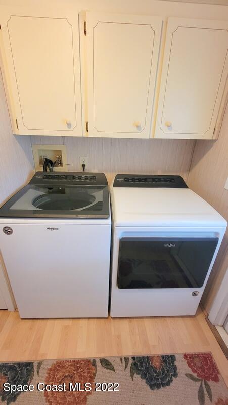 926 Yew Street Sebastian, FL 32976 - Photo 20 of 36 a view of utility room with washer and dryer