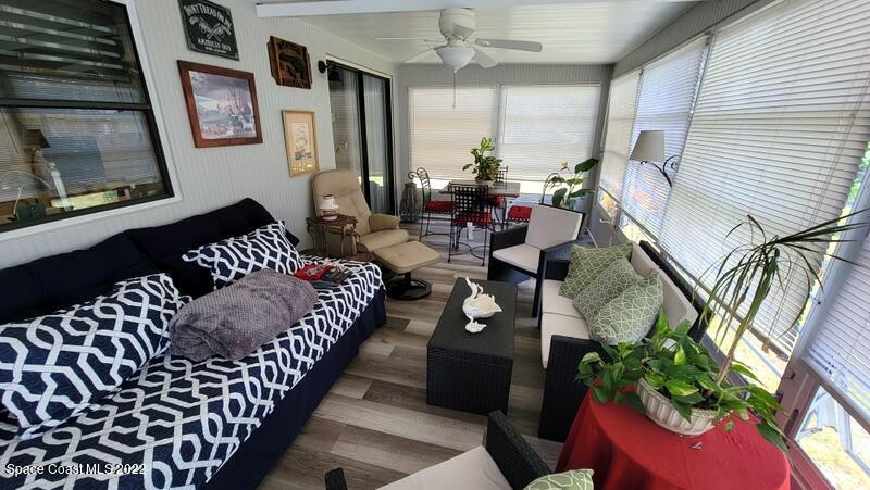 926 Yew Street Sebastian, FL 32976 - Photo 22 of 36 a living room with furniture