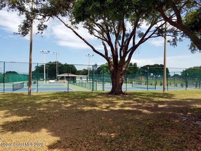 926 Yew Street Sebastian, FL 32976 - Photo 32 of 36 a backyard of a house with lots of green space