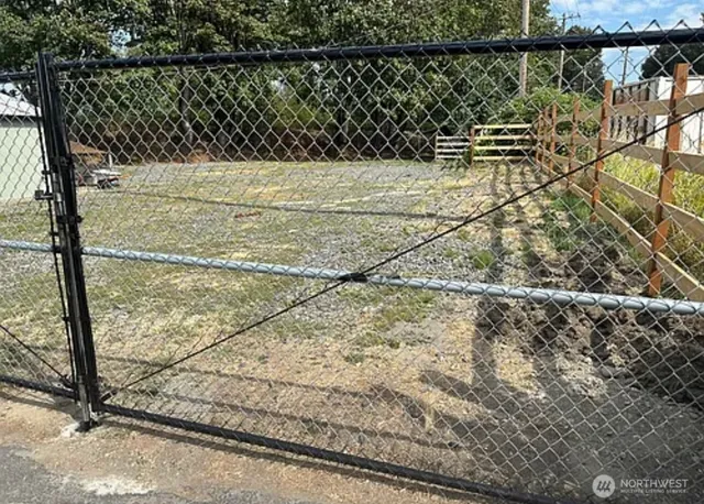 $3,200 | 9813 Airport Way, Snohomish, WA 98296