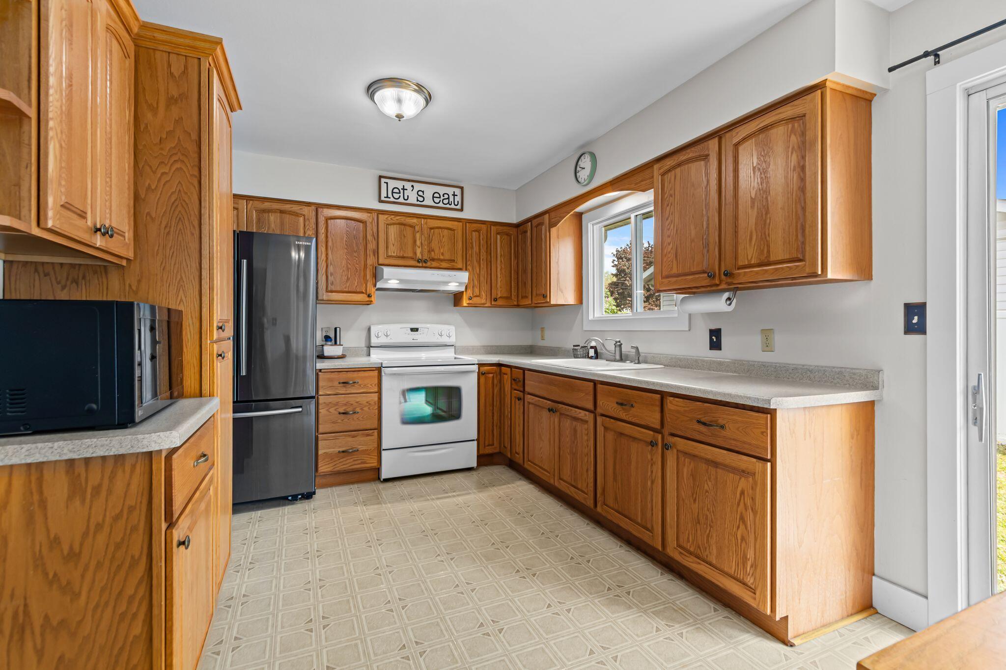 274 Greeley Street Berlin, WI 54923 - Photo 8 of 44 Kitchen