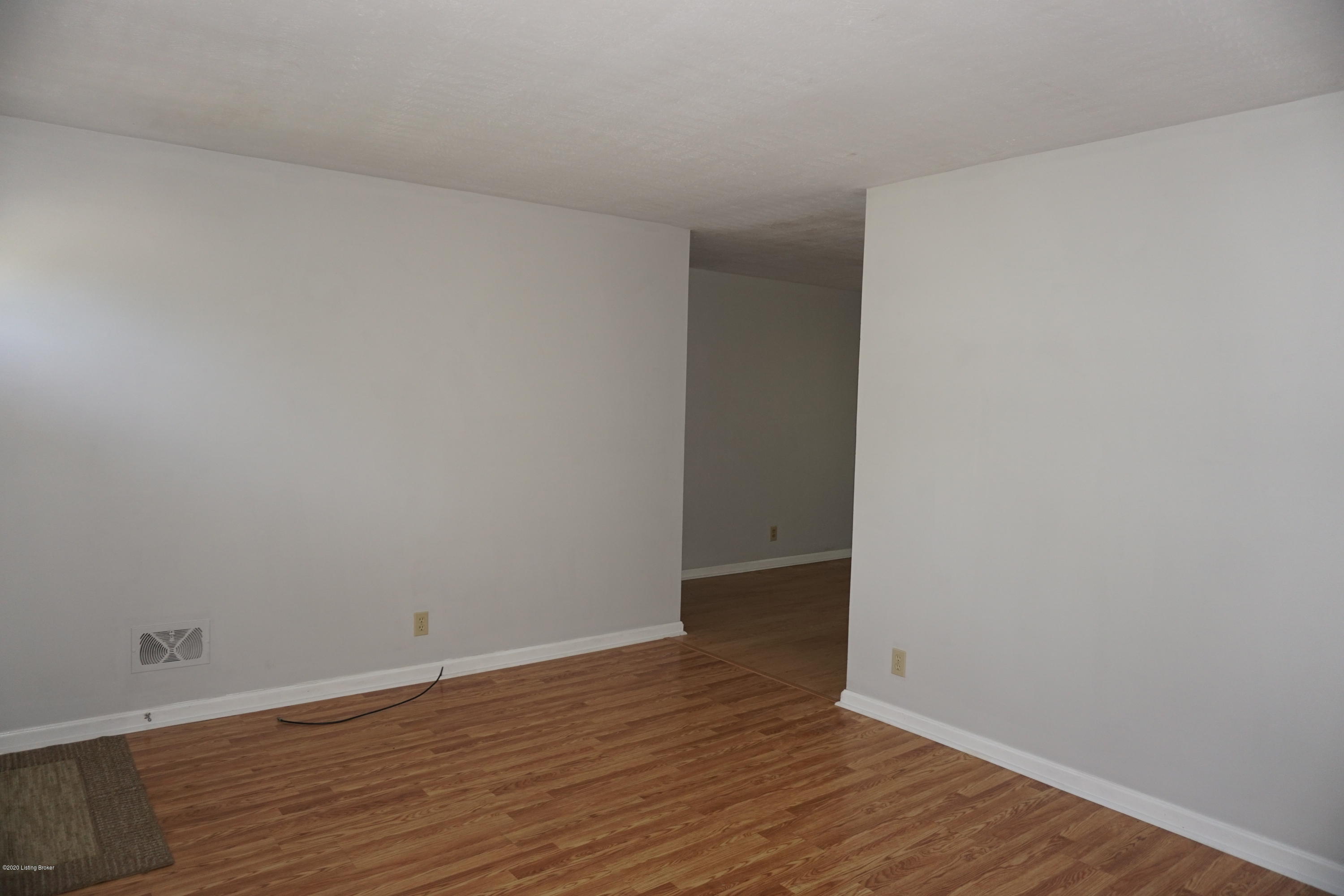 6700 Delton Road Louisville, KY 40258 - Photo 7 of 18 DSC02754