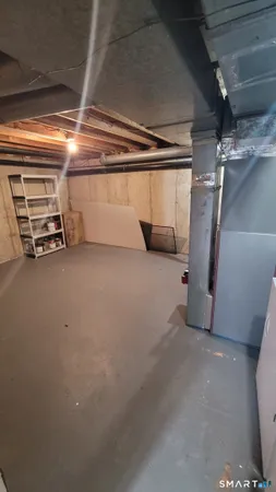 a view of a parking area