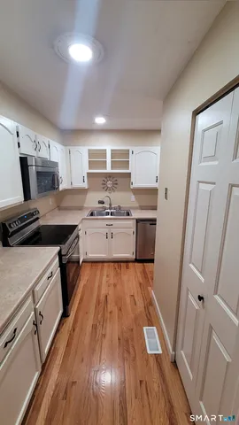 $399,900 | 6 Comstock Trail, Unit 6, Brookfield, CT 06804