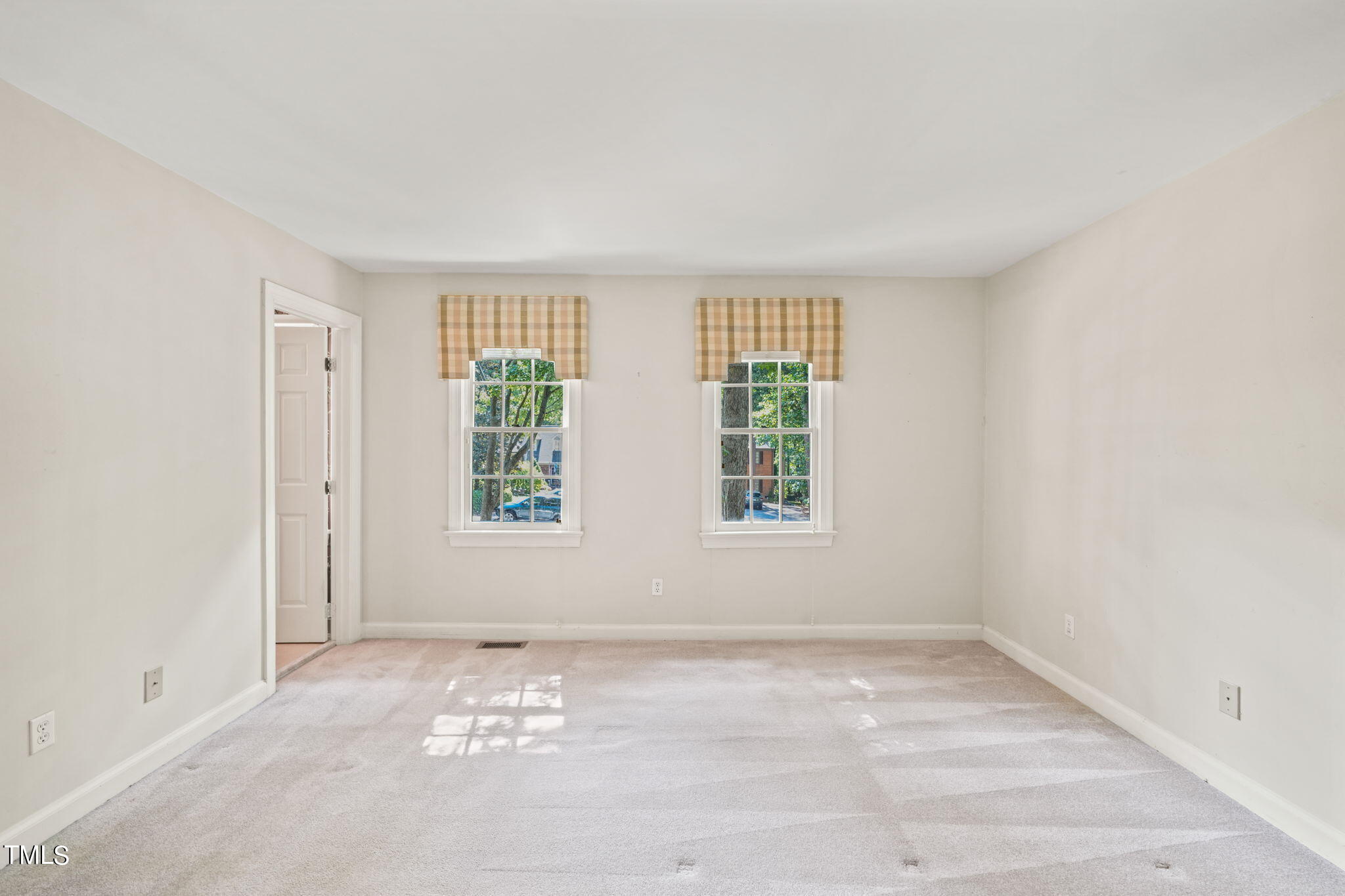 634 Weathergreen Drive Raleigh, NC 27615 - Photo 18 of 38 Master 1 (1)