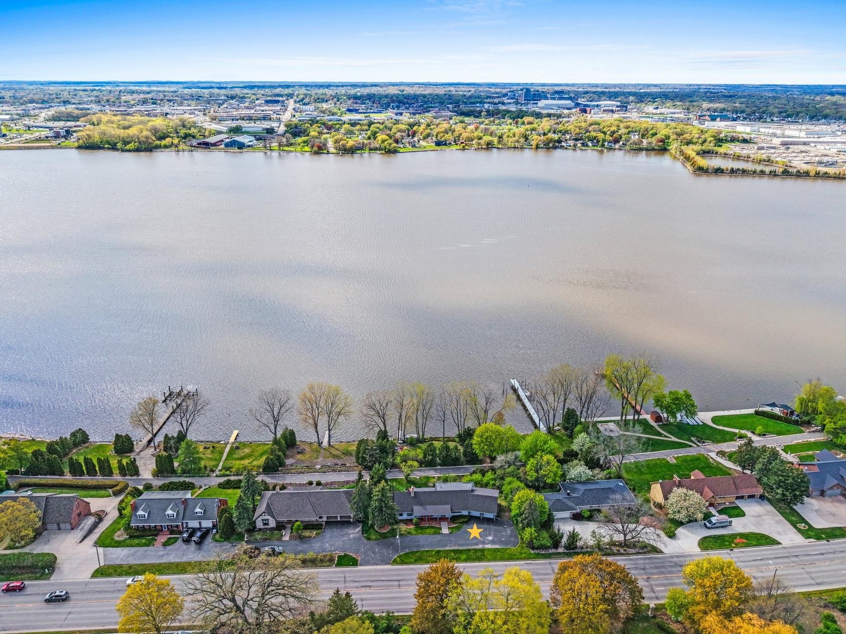 2512 Riverside Drive Green Bay, WI 54301 - Photo 5 of 79