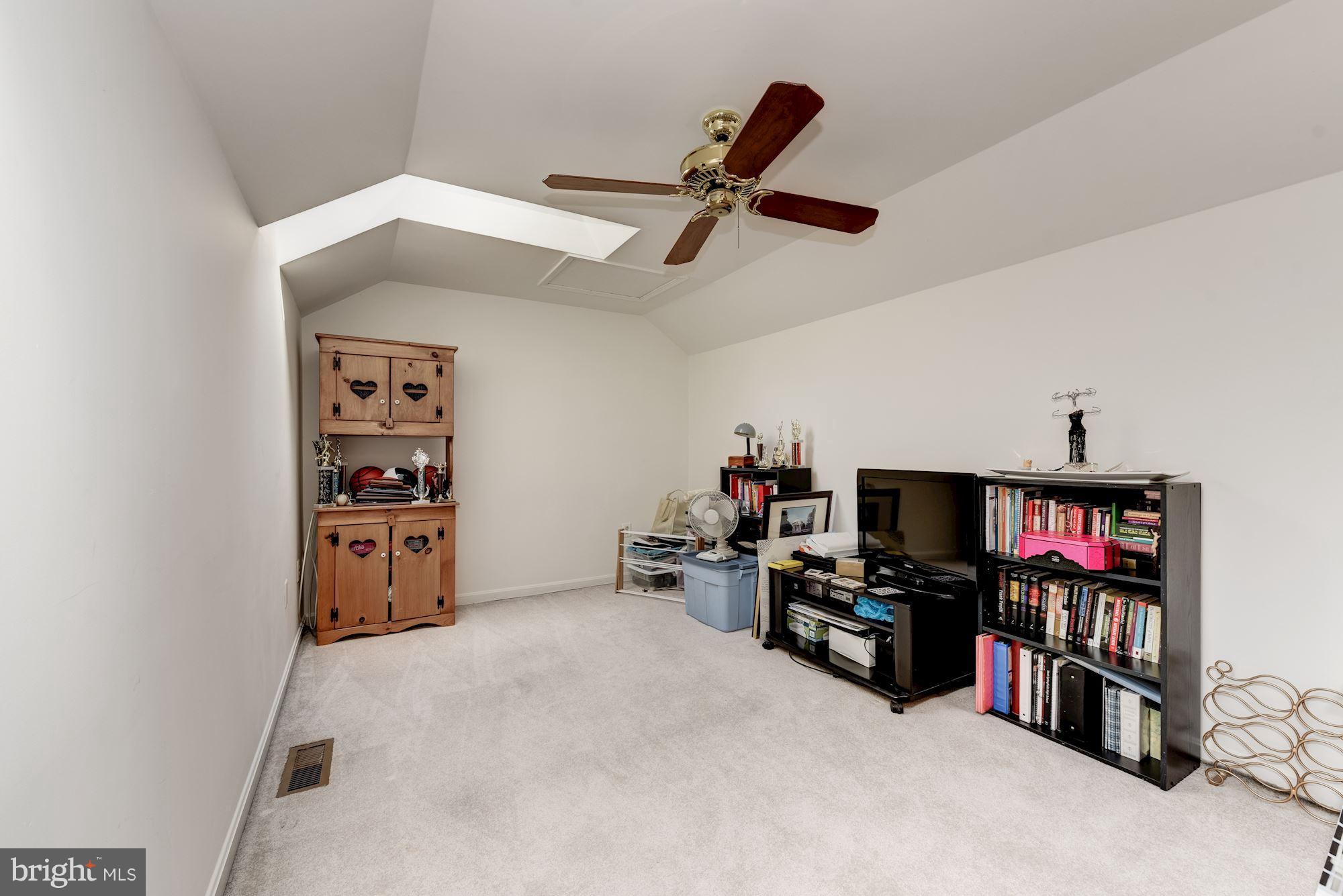8170 Cliffview Avenue Springfield, VA 22153 - Photo 21 of 27 Bedroom