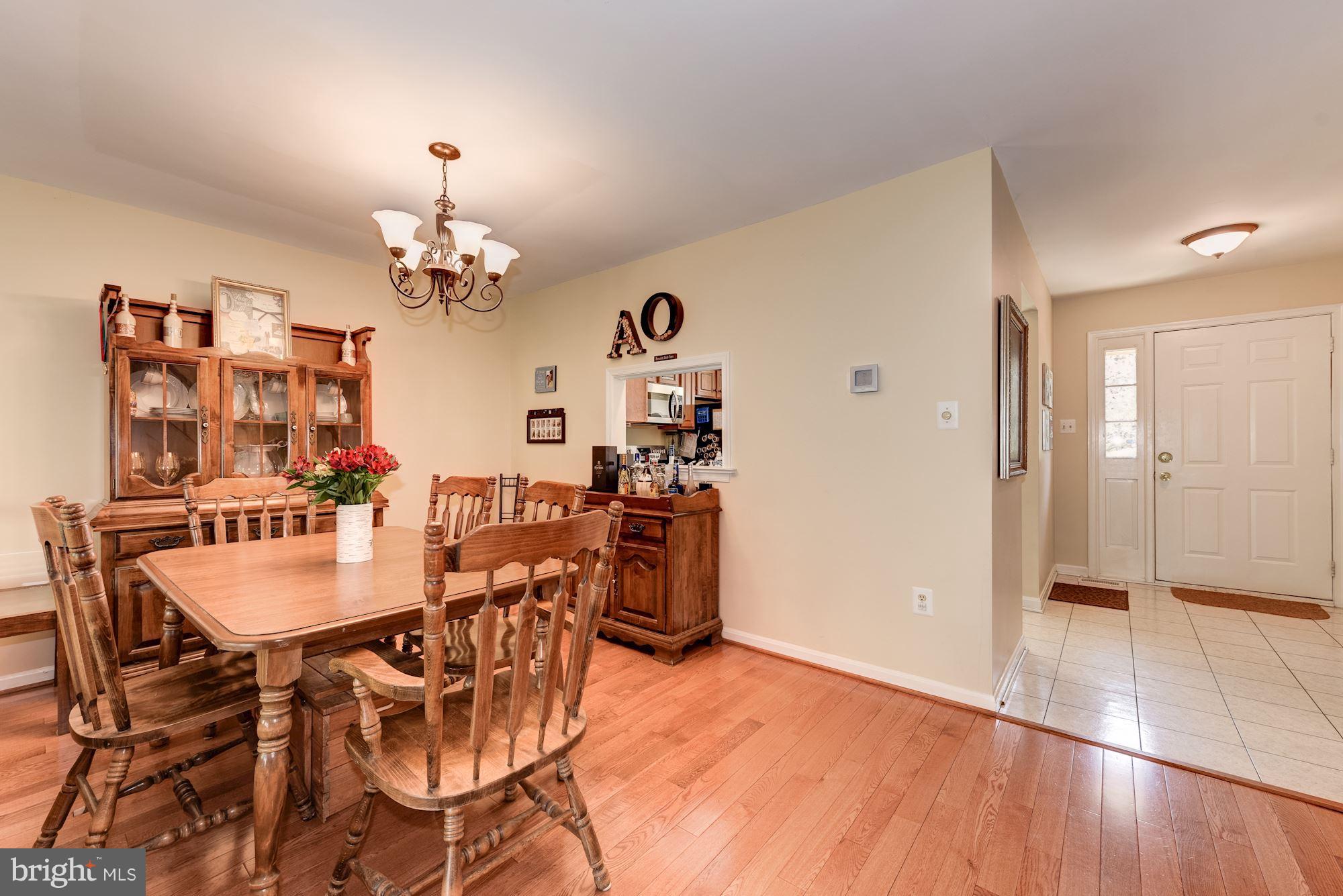 8170 Cliffview Avenue Springfield, VA 22153 - Photo 8 of 27 Dining Room