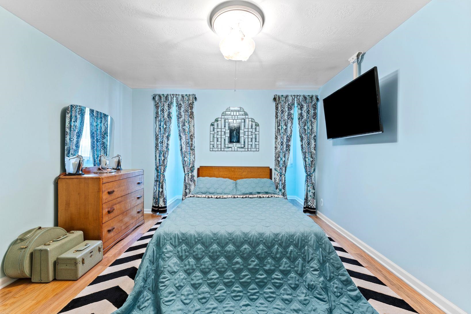 6040 Boulevard East, Unit MA West New York, NJ 07093 - Photo 22 of 35 a living room with furniture and a flat screen tv