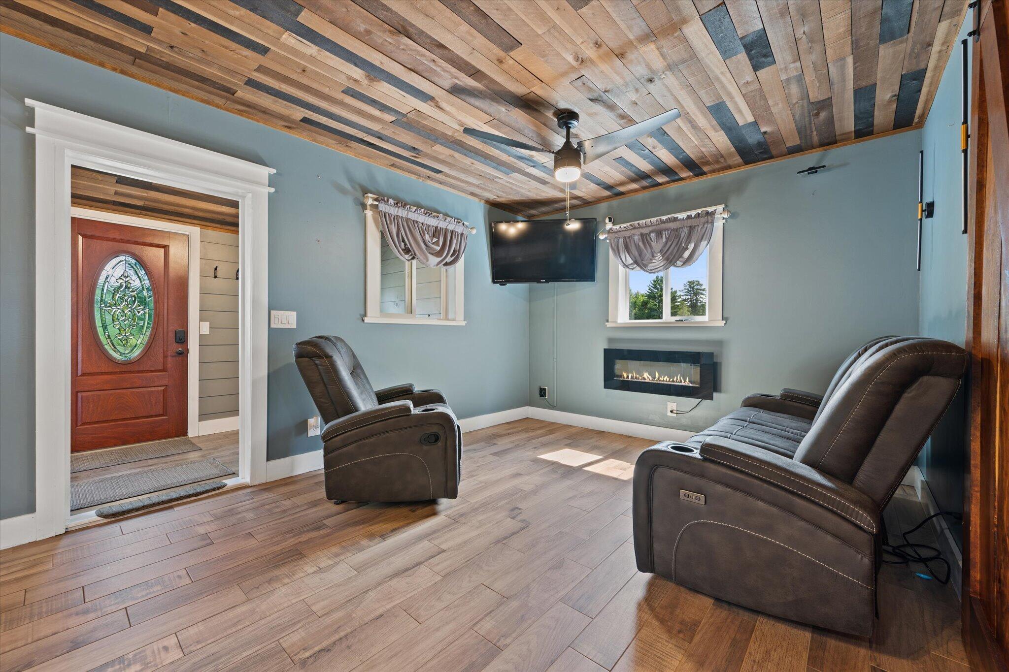 207 River Road Maxfield, ME 04453 - Photo 12 of 37 12-Living