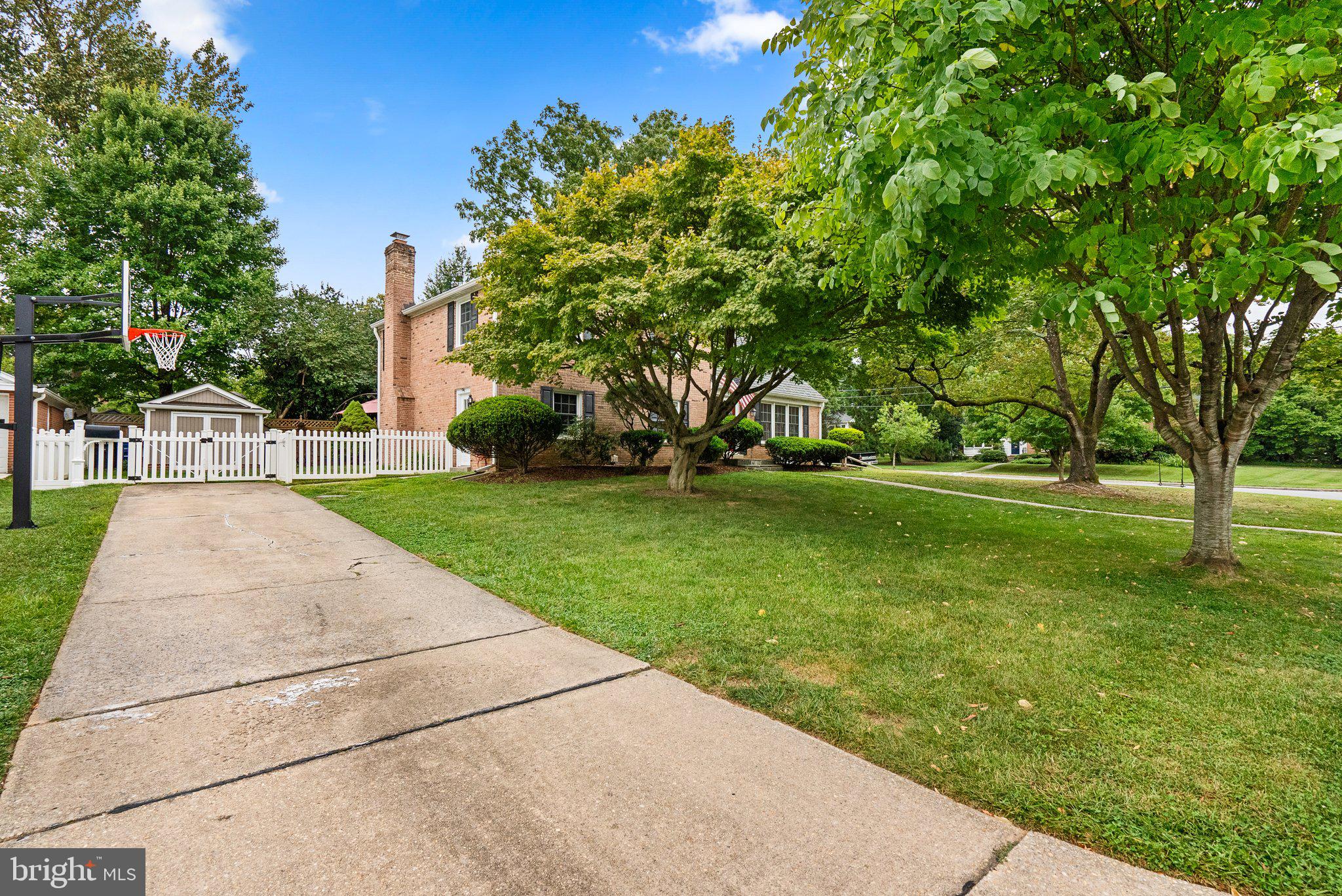 11906 Smoketree Road Potomac, MD 20854 - Photo 4 of 59