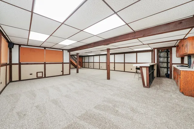 a view of livingroom with furniture