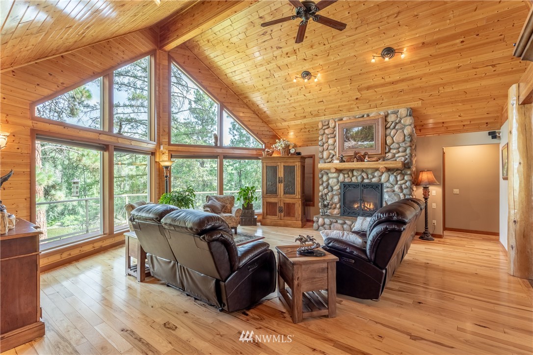 9922 Saunders Road Peshastin, WA 98847 - Photo 3 of 25 Gallery Image 3