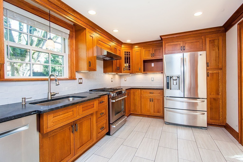 182 Standish Road Watertown, MA 02472 - Photo 9 of 28 Gallery Image 9