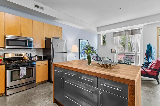 $275,000 | 2650 University Avenue West, Unit 1, St. Paul, MN 55114