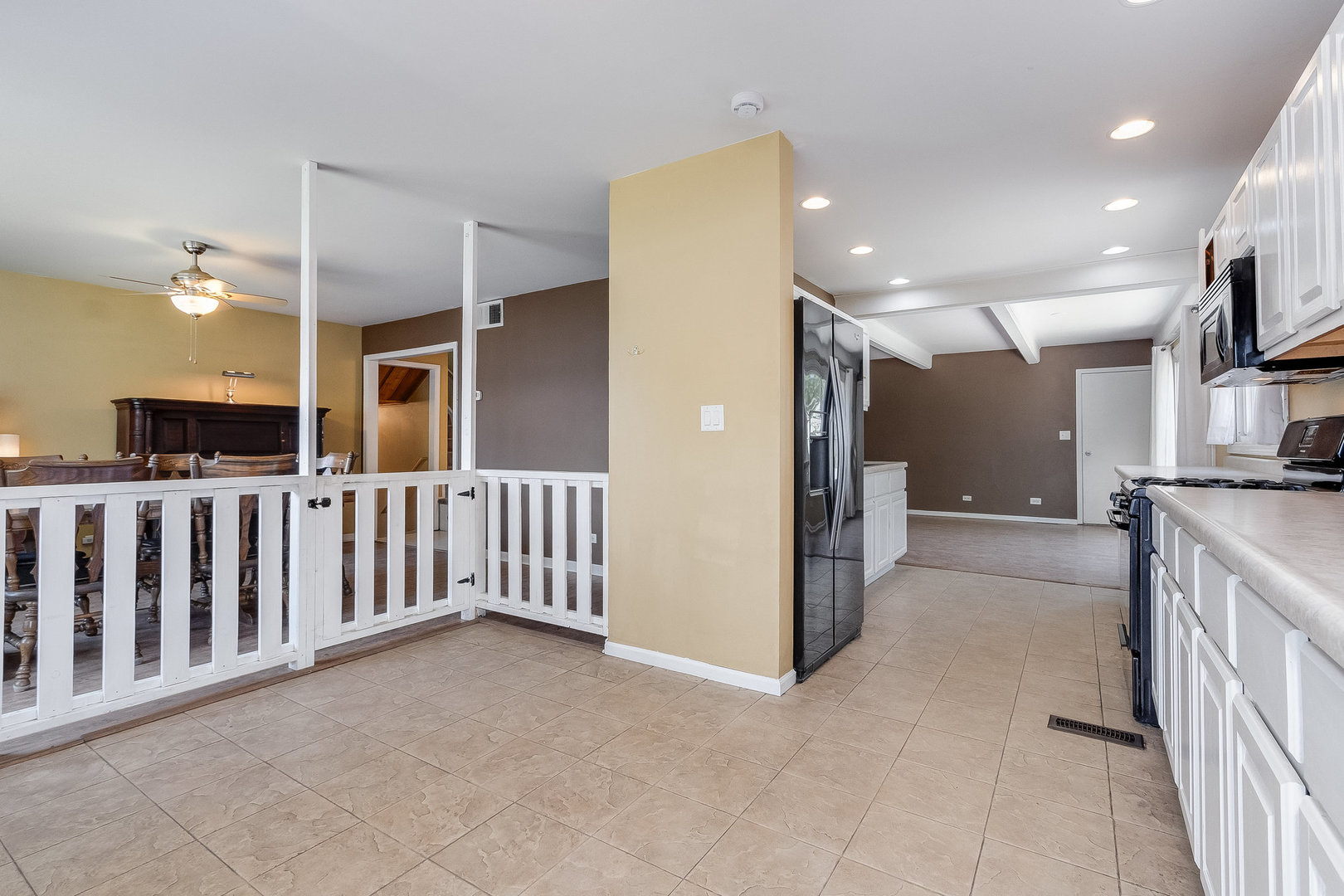 429 West Briarcliff Road Bolingbrook, IL 60440 - Photo 4 of 25 a view of a hallway with a kitchen