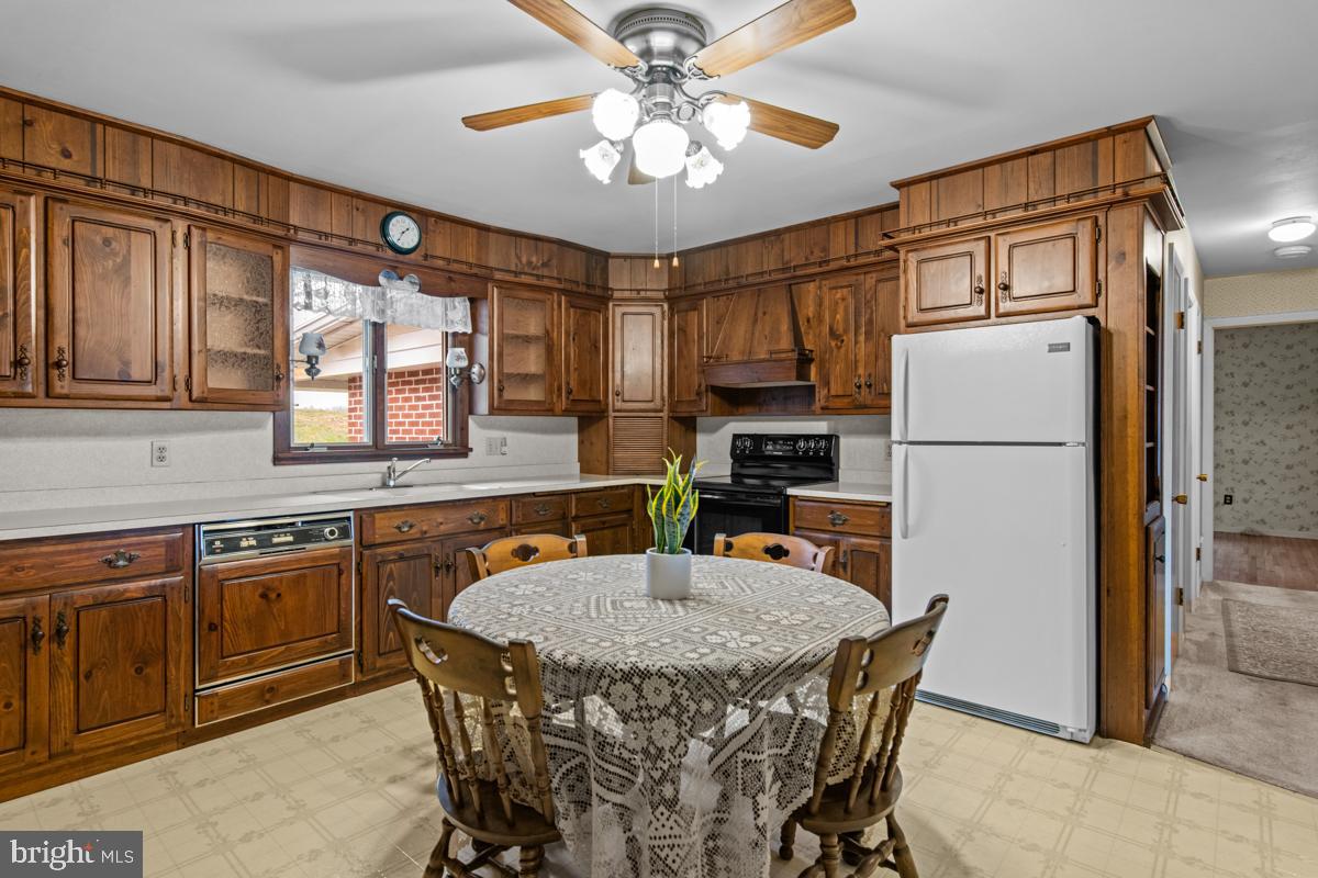 380 Snyder Road Reading, PA 19605 - Photo 6 of 26 Gallery Image 6