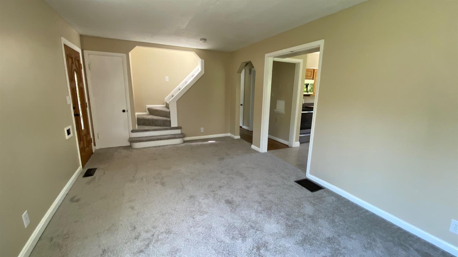 7901 Daly Road Cincinnati, OH 45224 - Photo 10 of 36