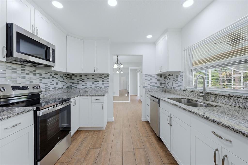 5251 Ashton Road Sarasota, FL 34233 - Photo 18 of 48