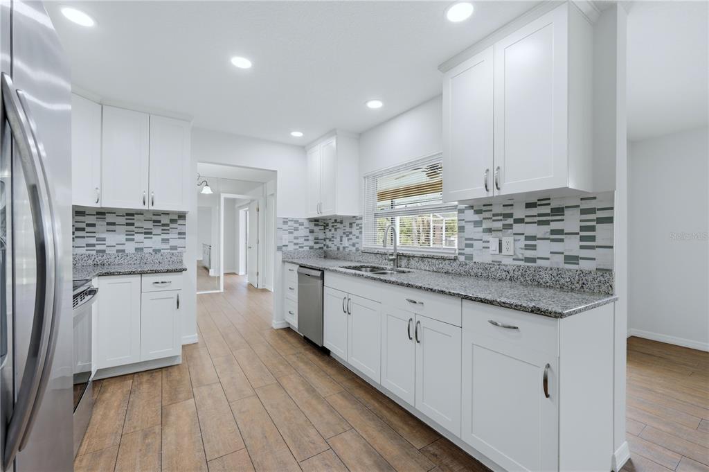 5251 Ashton Road Sarasota, FL 34233 - Photo 19 of 48