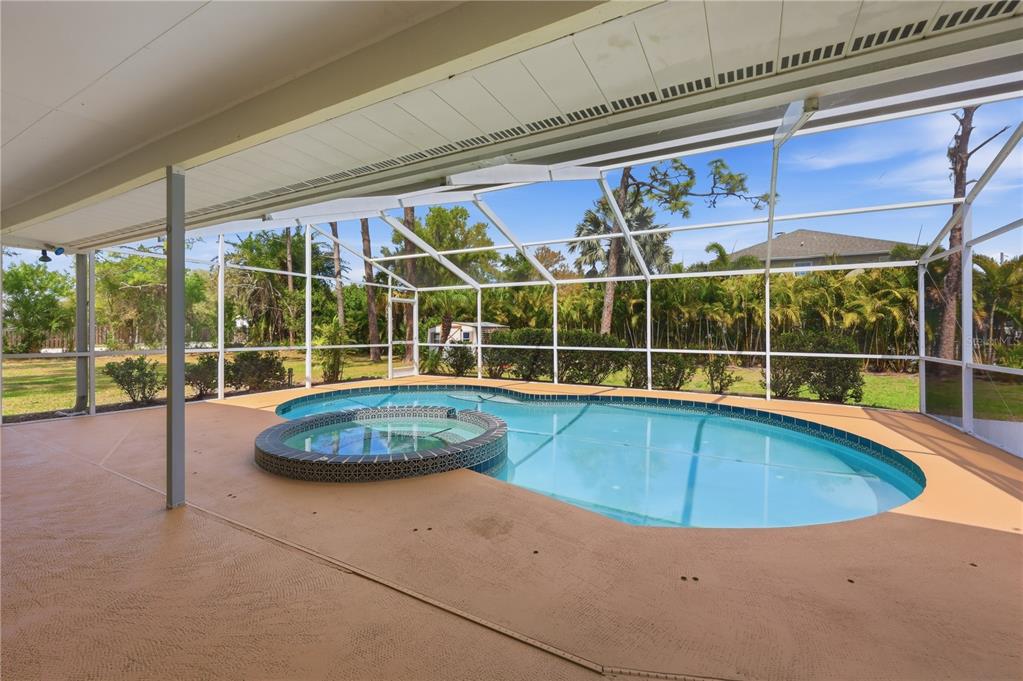 5251 Ashton Road Sarasota, FL 34233 - Photo 37 of 48