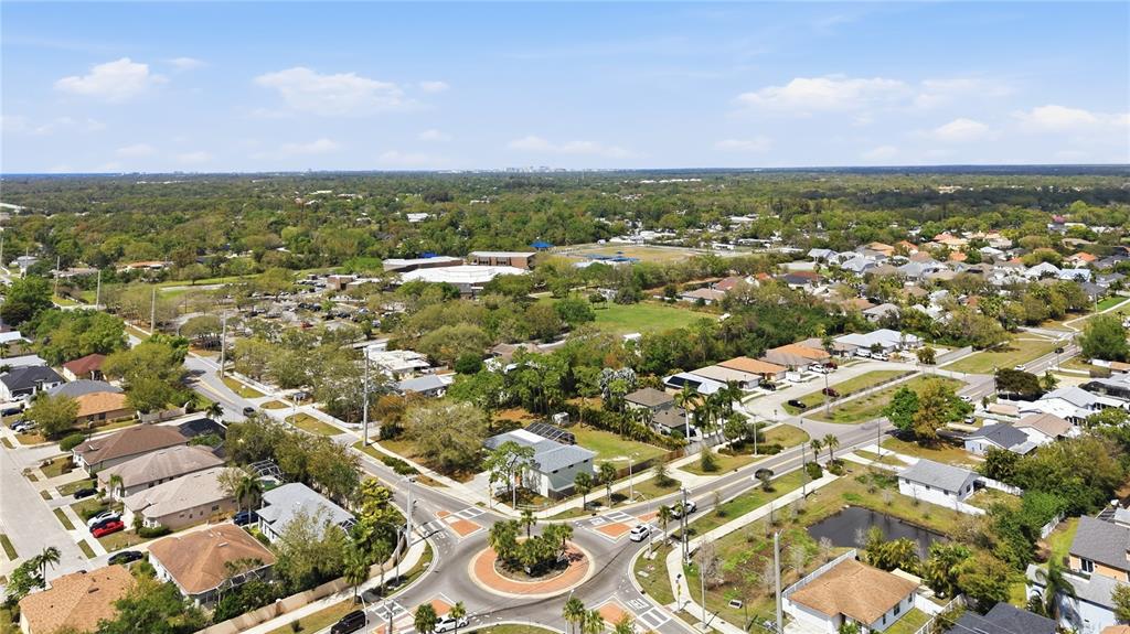 5251 Ashton Road Sarasota, FL 34233 - Photo 4 of 48