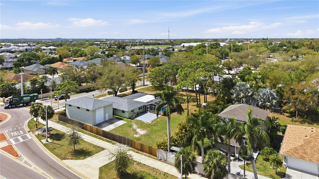 5251 Ashton Road Sarasota, FL 34233 - Photo 42 of 48