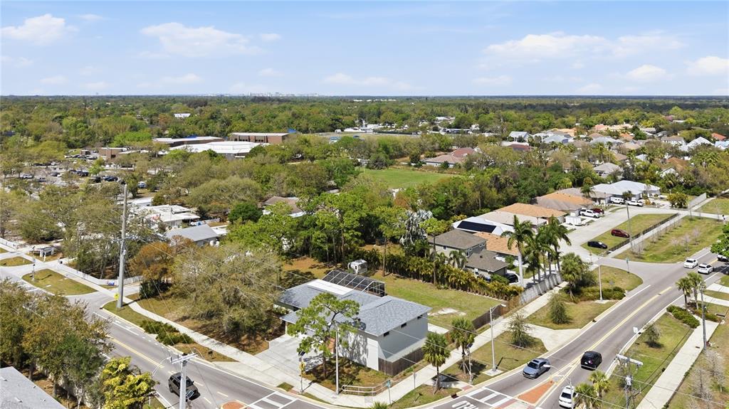 5251 Ashton Road Sarasota, FL 34233 - Photo 6 of 48