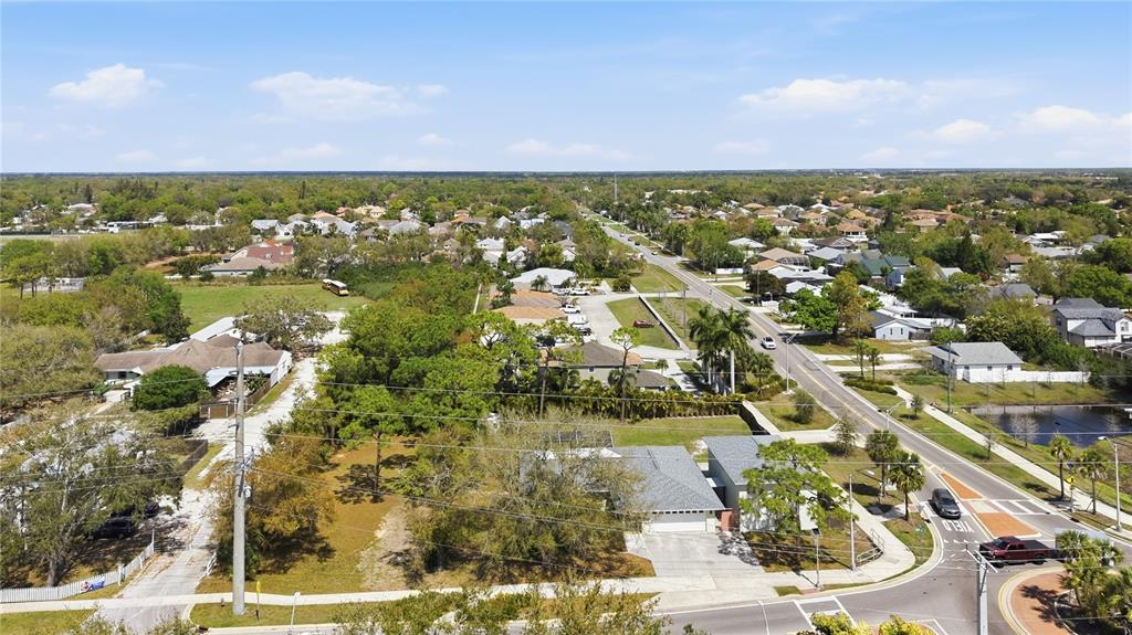 5251 Ashton Road Sarasota, FL 34233 - Photo 7 of 48